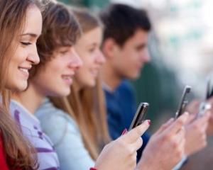 Liceenii se pot inscrie la universitati cu ajutorul unei aplicatii, direct de pe telefon